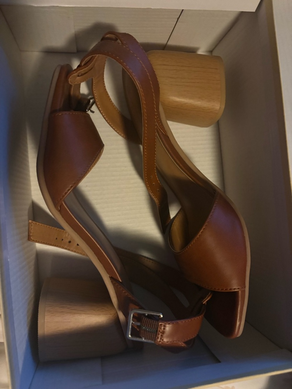 Classic Tan Block Heel Leather Sandals with Ankle Strap